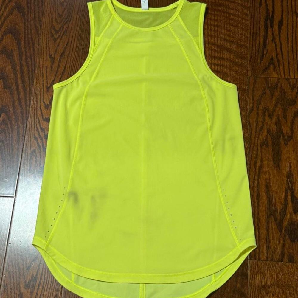 Lululemon Swiftly Tech Tank Top in size 4